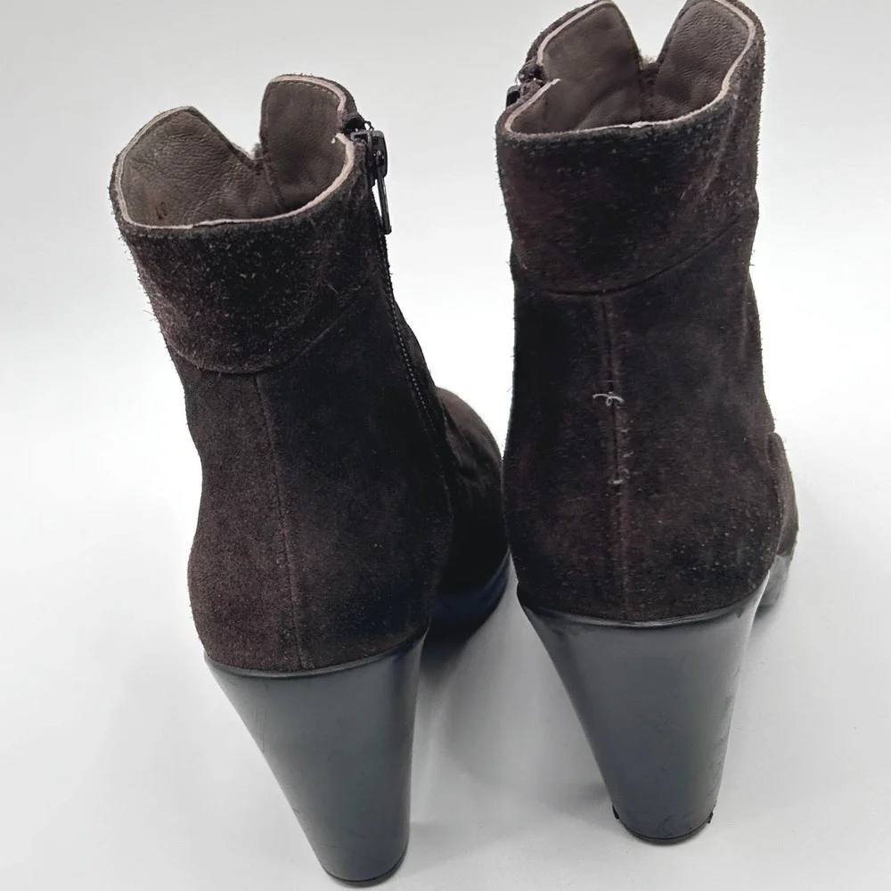 Manila Brown Suede Ankle Boots EU 40 Made in Italy Heeled Zip Booties Minimalist